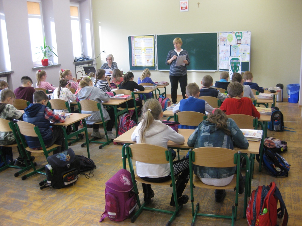 Czytanie na dywanie - klasa 3b