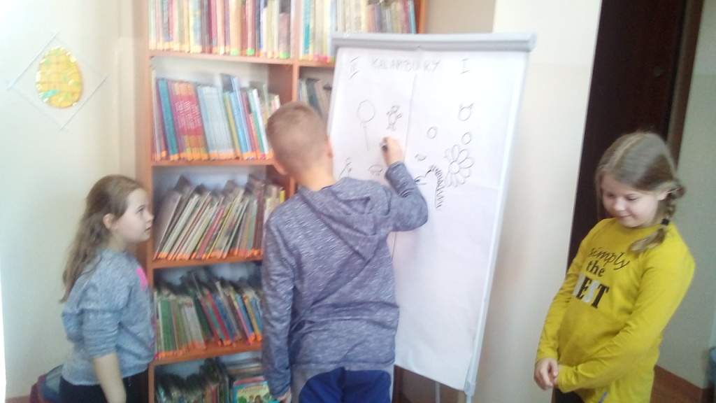 Udzia� uczni�w klasy IIb szko�y podstawowej w lekcji bibliotecznej