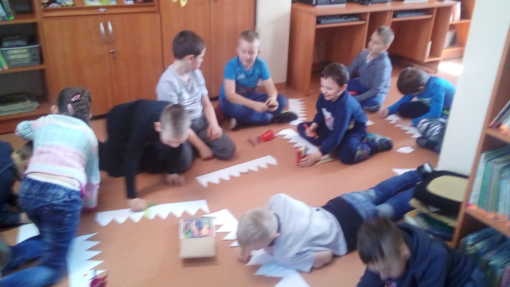 Udzia� uczni�w klasy IIb szko�y podstawowej w lekcji bibliotecznej
