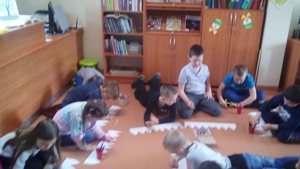 Udzia� uczni�w klasy IIb szko�y podstawowej w lekcji bibliotecznej