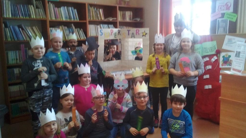 Udzia� uczni�w klasy IIb szko�y podstawowej w lekcji bibliotecznej