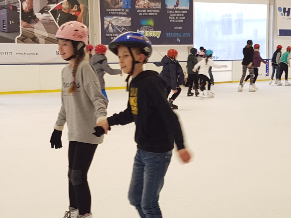 Wycieczka na lodowisko Ligawa i do kina Kinepolis w Poznaniu uczni�w szko�y podstawowej
