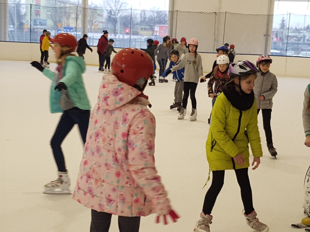 Wycieczka na lodowisko Ligawa i do kina Kinepolis w Poznaniu uczni�w szko�y podstawowej