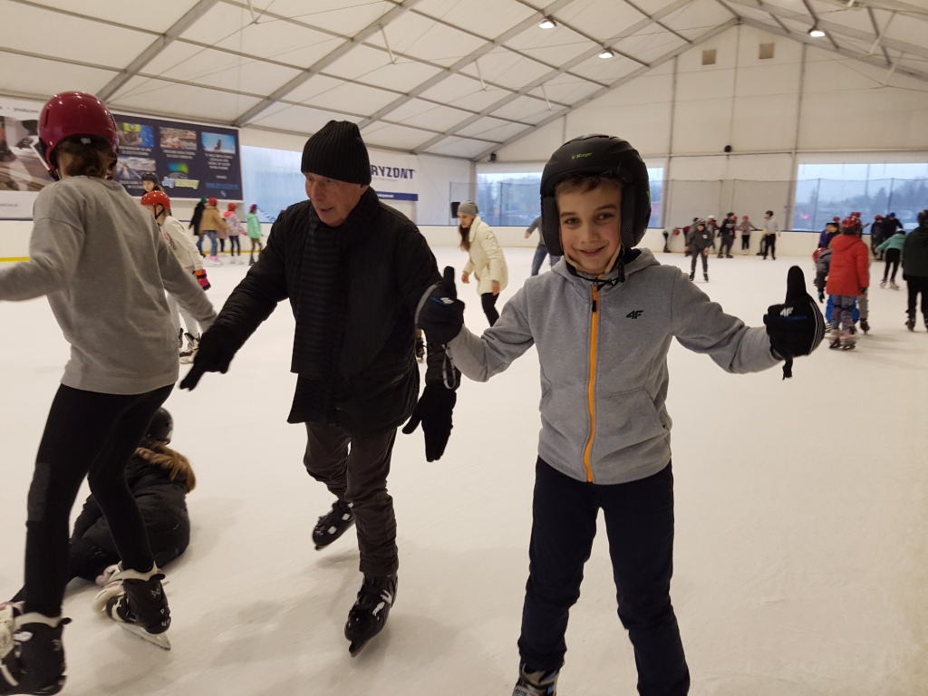 Wycieczka na lodowisko Ligawa i do kina Kinepolis w Poznaniu uczni�w szko�y podstawowej