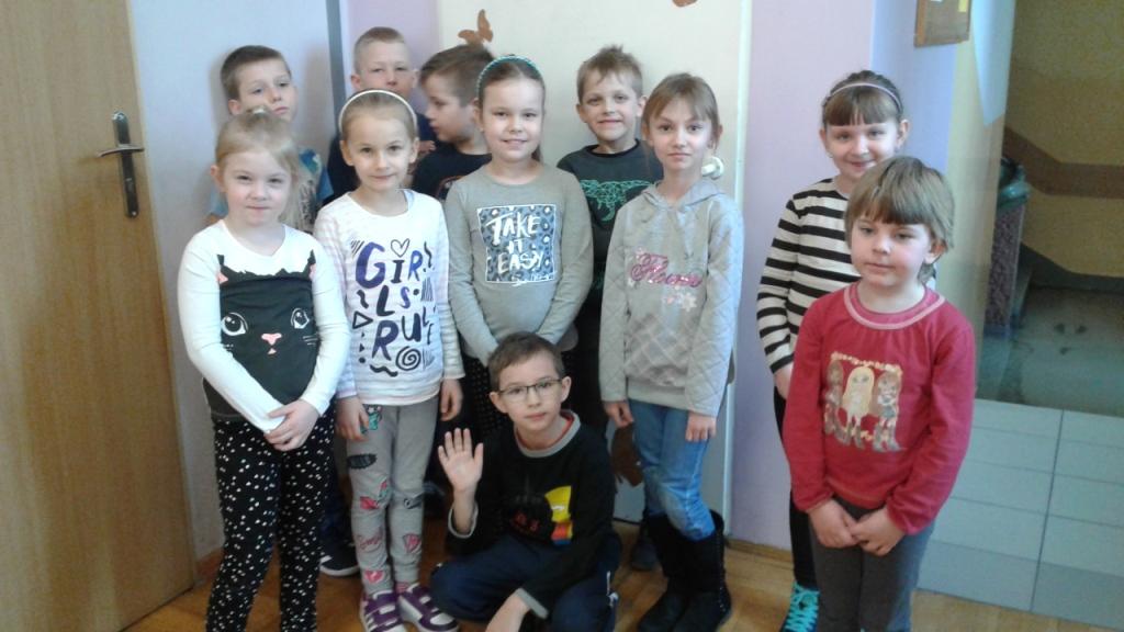 Pasowanie uczni�w klas pierwszych na czytelnik�w 2017