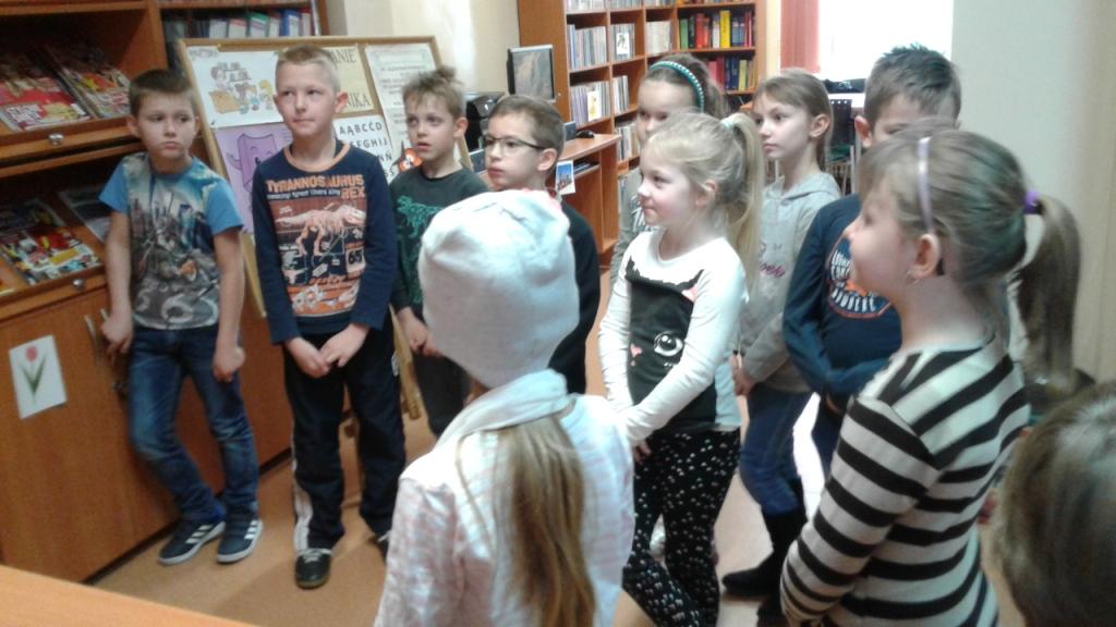 Pasowanie uczni�w klas pierwszych na czytelnik�w 2017