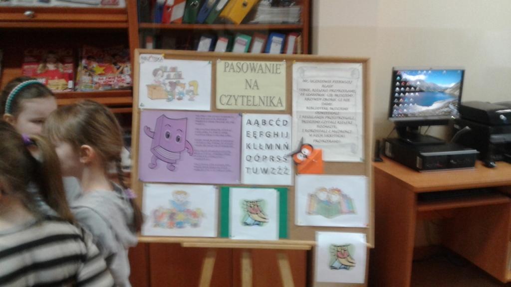 Pasowanie uczni�w klas pierwszych na czytelnik�w 2017
