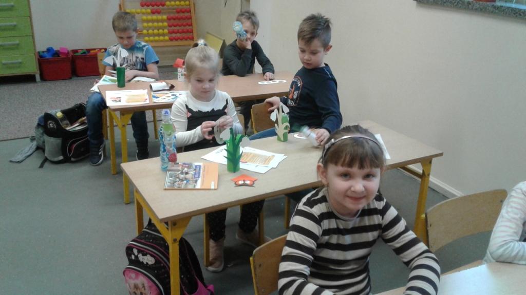 Pasowanie uczni�w klas pierwszych na czytelnik�w 2017