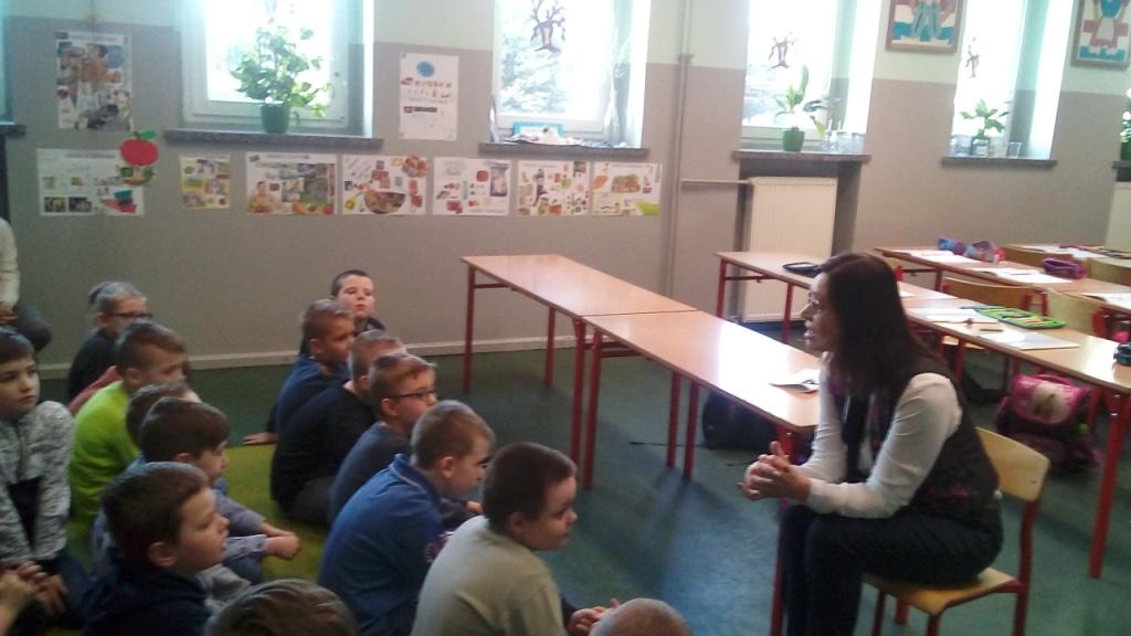 Pogadanka dla uczni�w klas II szko�y podstawowej z Pani� piel�gniark� na temat: Znaczenie sk�ry dla zdrowia