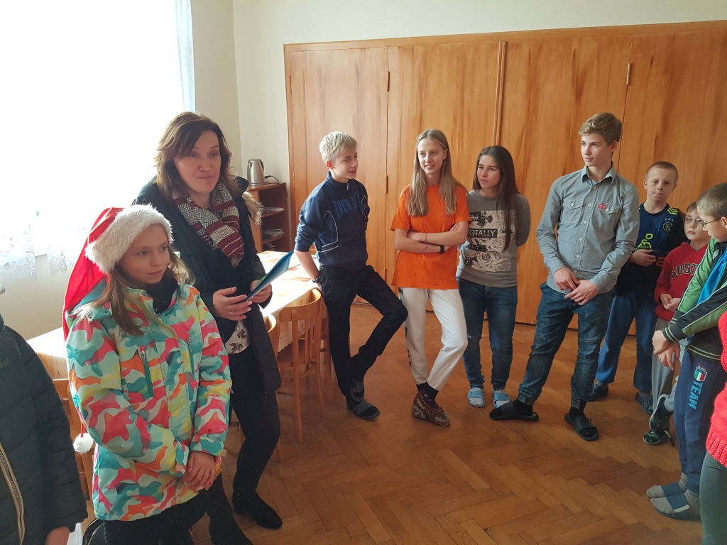 Upominki �wi�teczne dla dzieci z O�rodka Salezja�ska Plac�wka Opieku�czo-Wychowawcza w Dobieszczy�nie 2016
