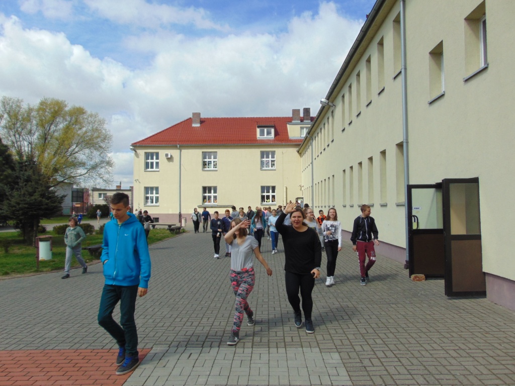 Pr�bna ewakuacja szko�y