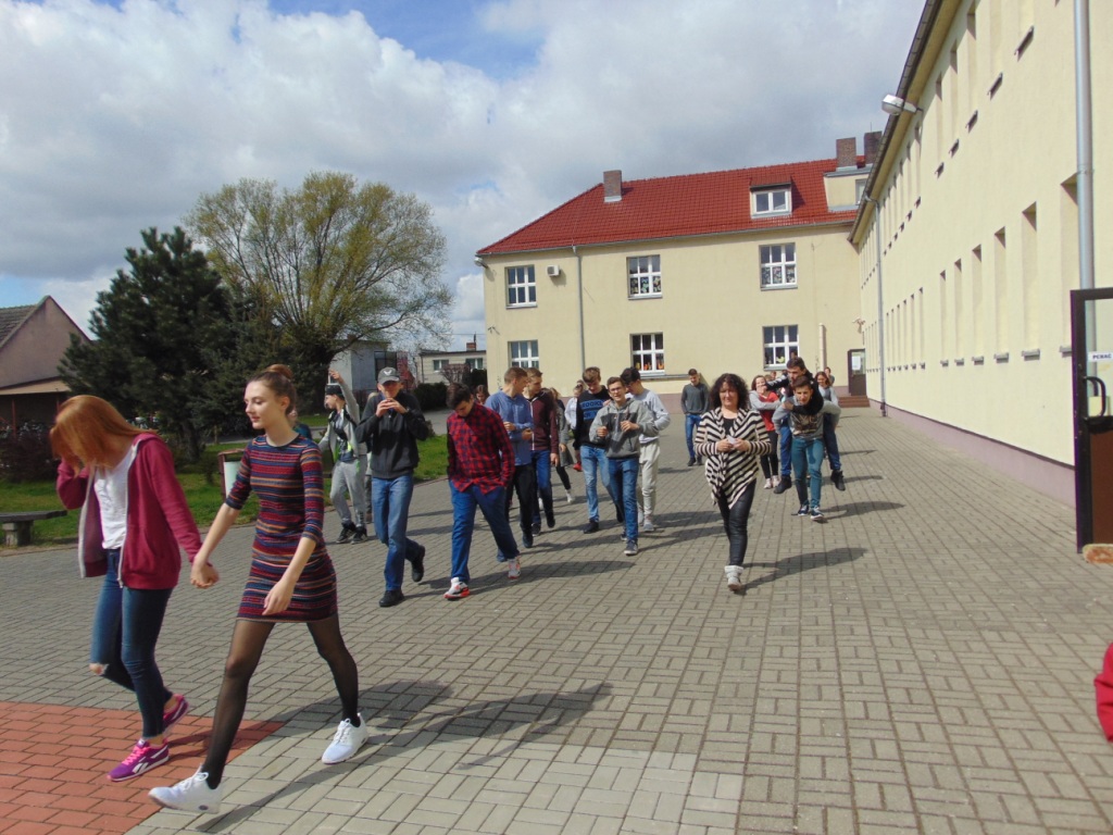 Pr�bna ewakuacja szko�y