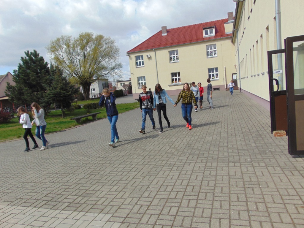 Pr�bna ewakuacja szko�y