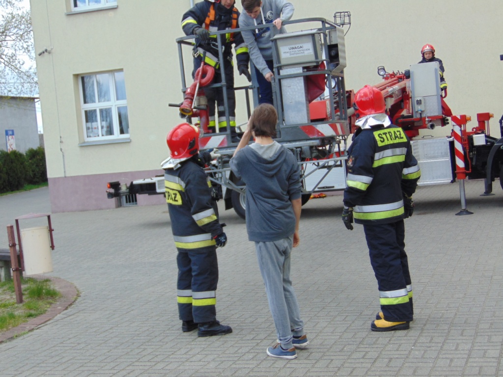 Pr�bna ewakuacja szko�y