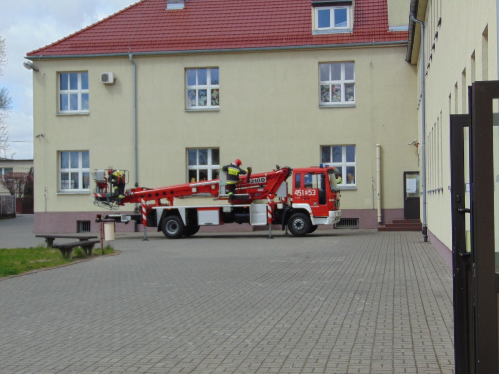Pr�bna ewakuacja szko�y