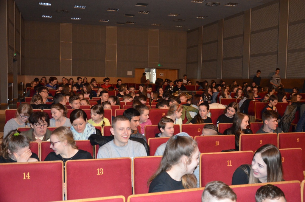 Spektakl Dziady II Adama Mickiewicza w wykonaniu naszych uczni�w