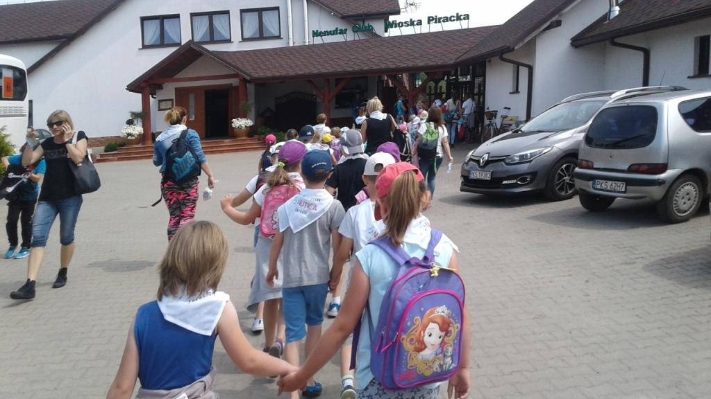 Wycieczka uczni�w klasy zero i klasy pierwszej do Nenufar Club w Ko�cianie