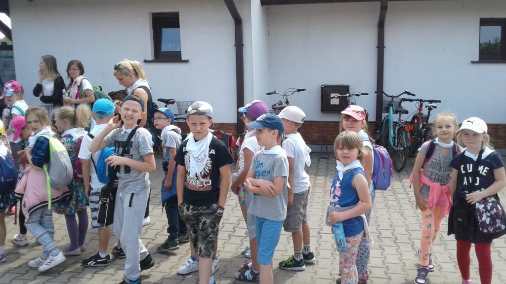 Wycieczka uczni�w klasy zero i klasy pierwszej do Nenufar Club w Ko�cianie