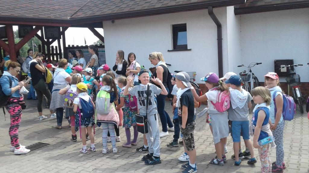 Wycieczka uczni�w klasy zero i klasy pierwszej do Nenufar Club w Ko�cianie