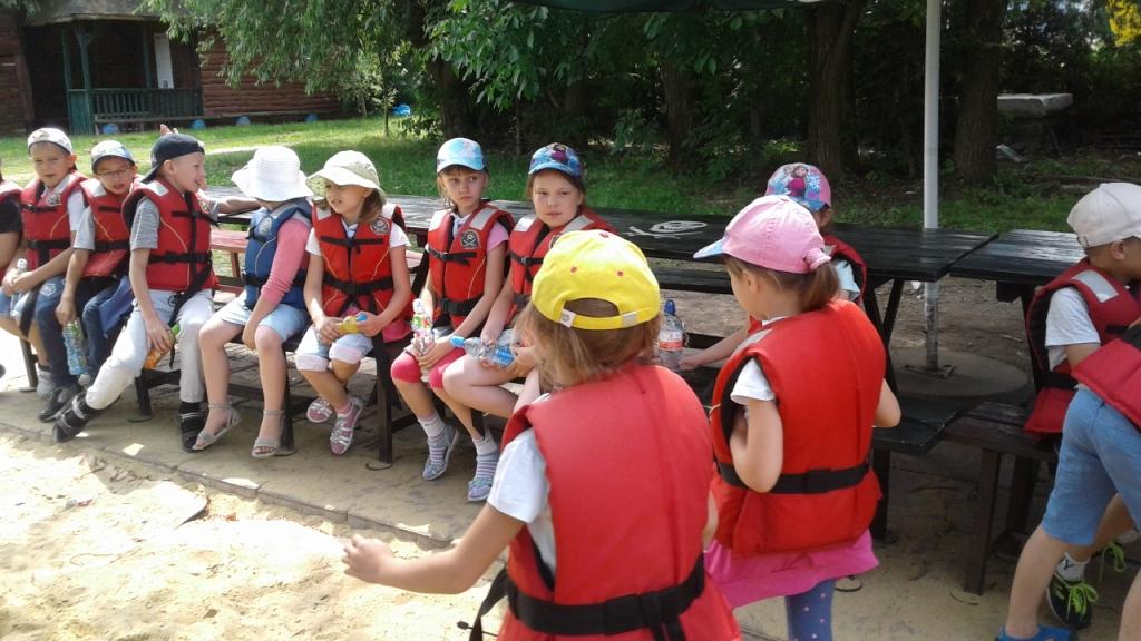 Wycieczka uczni�w klasy zero i klasy pierwszej do Nenufar Club w Ko�cianie