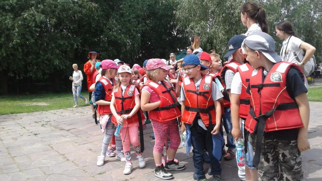 Wycieczka uczni�w klasy zero i klasy pierwszej do Nenufar Club w Ko�cianie
