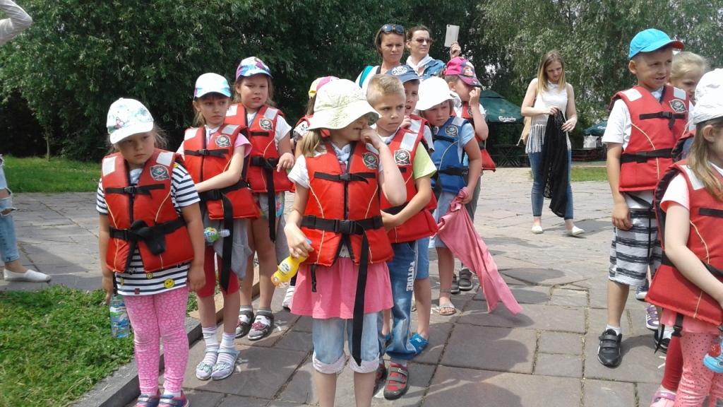 Wycieczka uczni�w klasy zero i klasy pierwszej do Nenufar Club w Ko�cianie