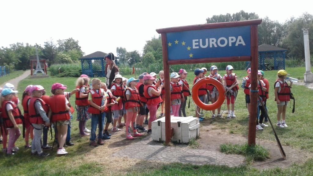 Wycieczka uczni�w klasy zero i klasy pierwszej do Nenufar Club w Ko�cianie