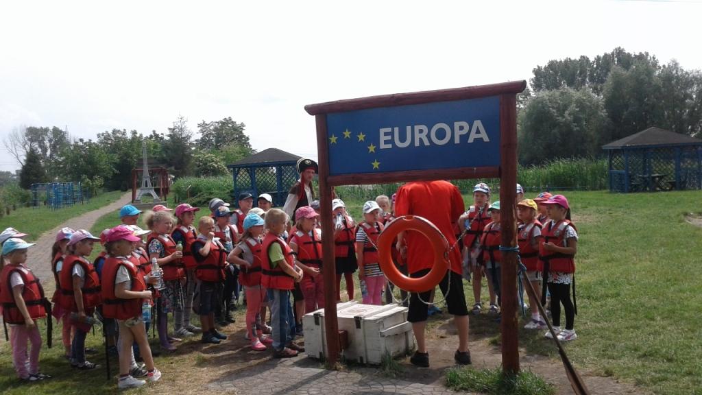 Wycieczka uczni�w klasy zero i klasy pierwszej do Nenufar Club w Ko�cianie