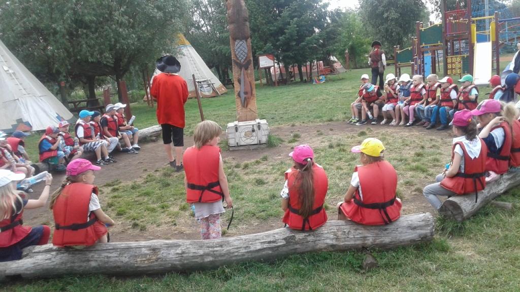 Wycieczka uczni�w klasy zero i klasy pierwszej do Nenufar Club w Ko�cianie