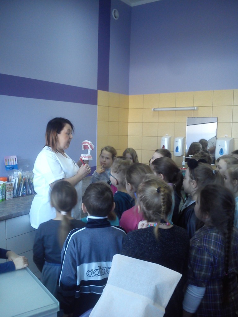 Wycieczka do gabinetu stomatologicznym i laboratorium analitycznego