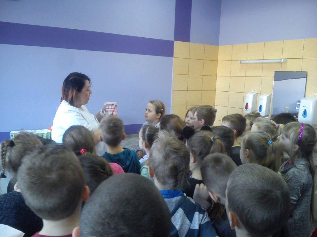 Wycieczka do gabinetu stomatologicznym i laboratorium analitycznego