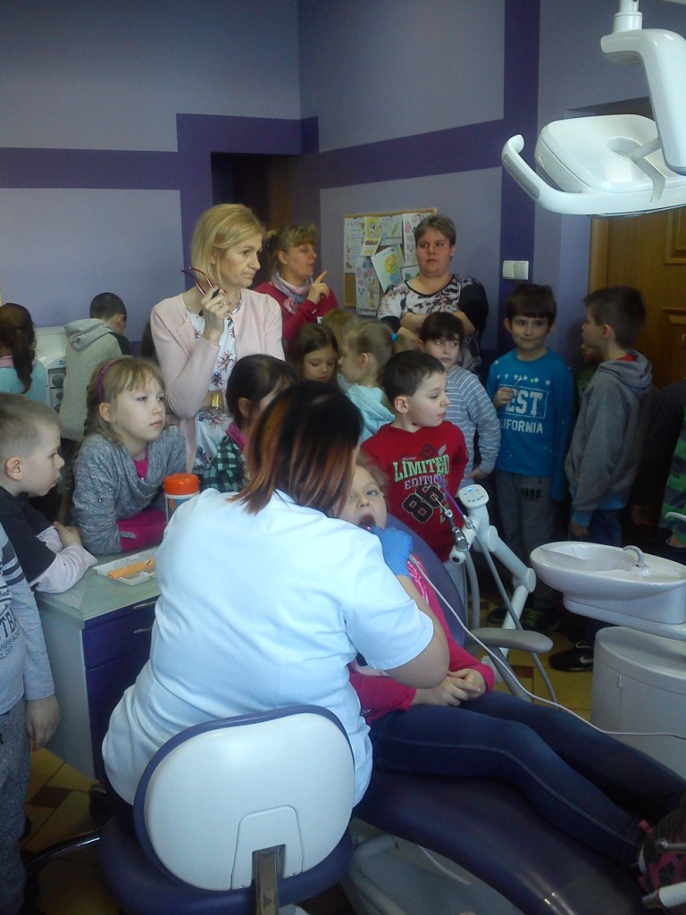 Wycieczka do gabinetu stomatologicznym i laboratorium analitycznego
