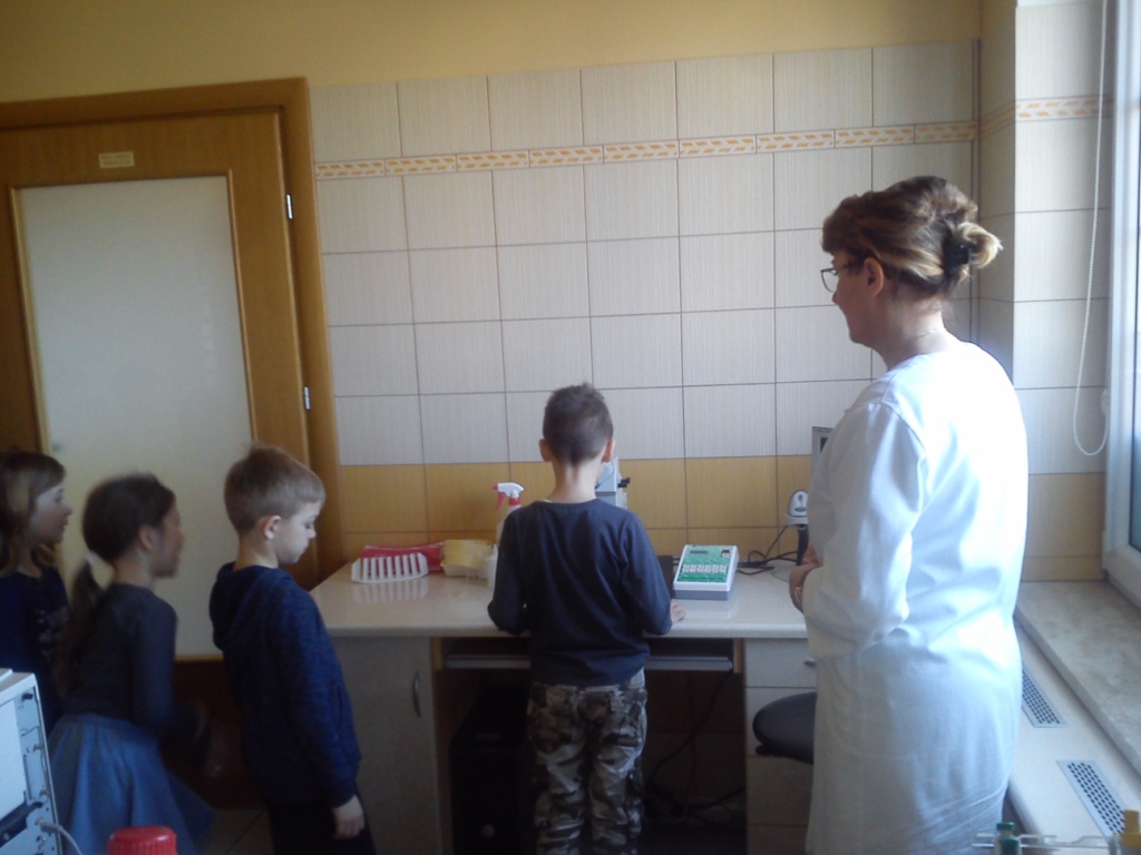 Wycieczka do gabinetu stomatologicznym i laboratorium analitycznego