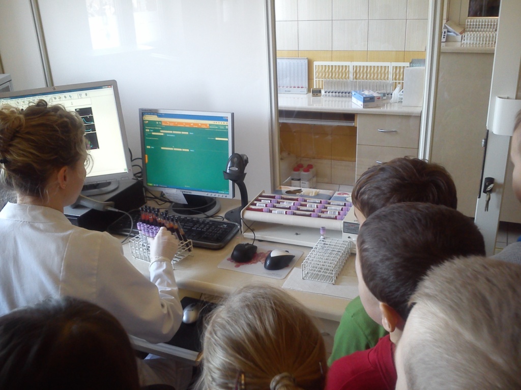 Wycieczka do gabinetu stomatologicznym i laboratorium analitycznego