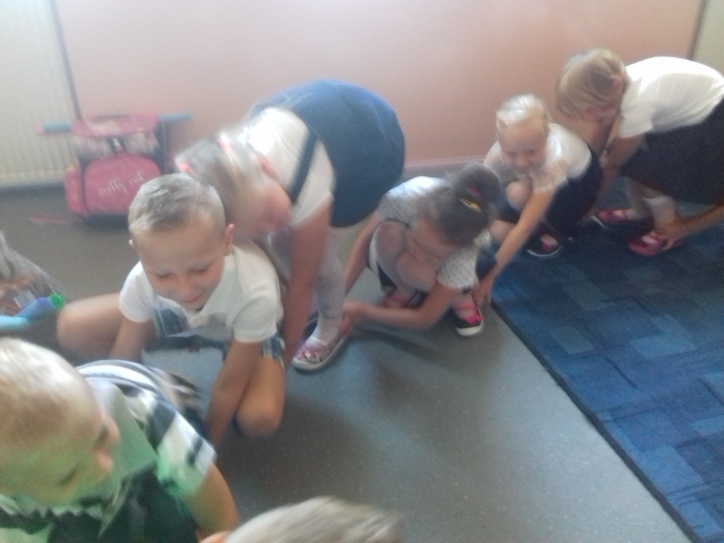 Pierwsze dni dzieci z zer�wki w szkole