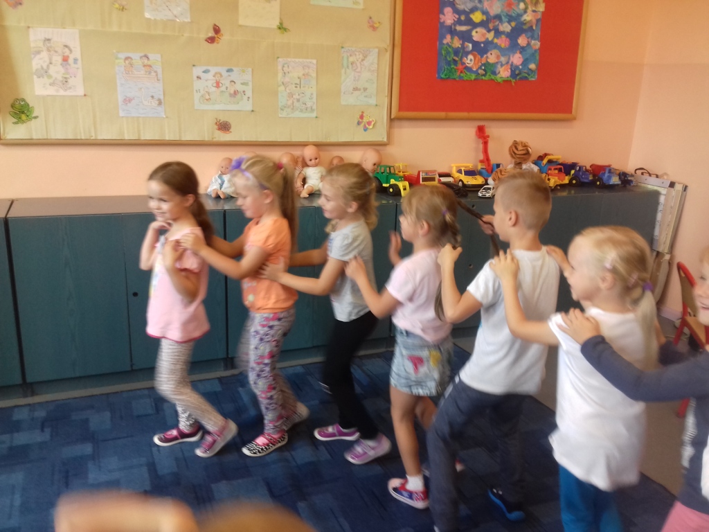 Pierwsze dni dzieci z zer�wki w szkole