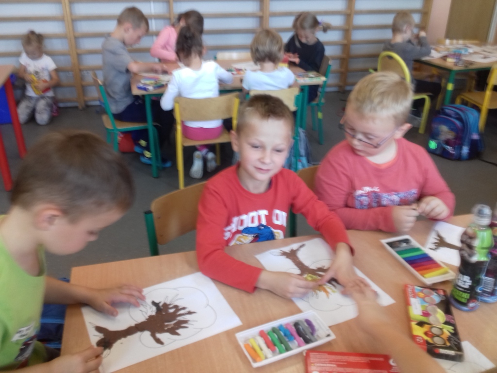 Zaj�cia plastyczne w klasie zero