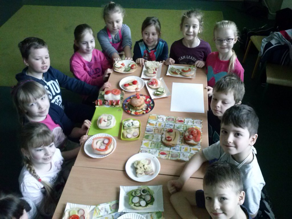Zdrowe kanapki w wykonaniu dzieci z klas drugich