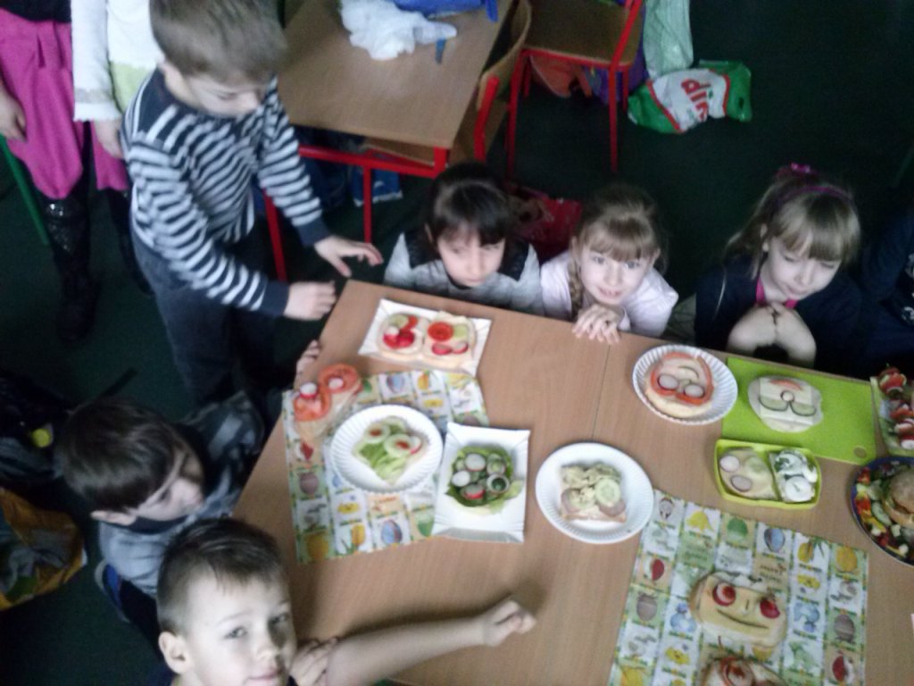 Zdrowe kanapki w wykonaniu dzieci z klas drugich
