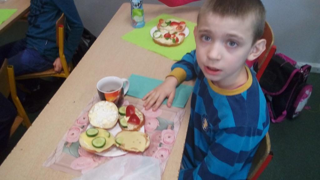 Zdrowe kanapki w wykonaniu dzieci z klas drugich