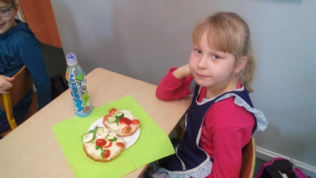 Zdrowe kanapki w wykonaniu dzieci z klas drugich