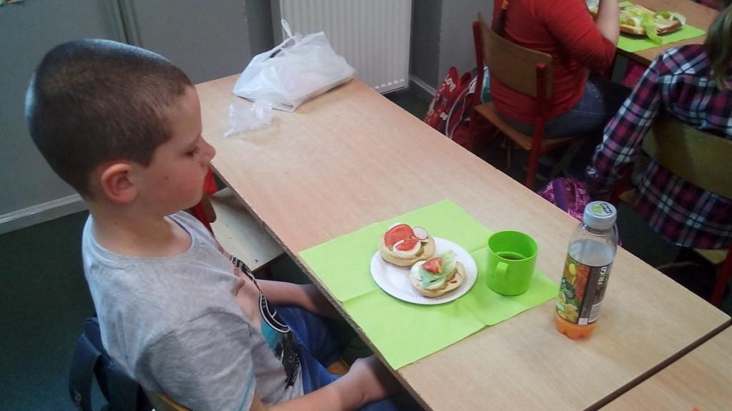 Zdrowe kanapki w wykonaniu dzieci z klas drugich