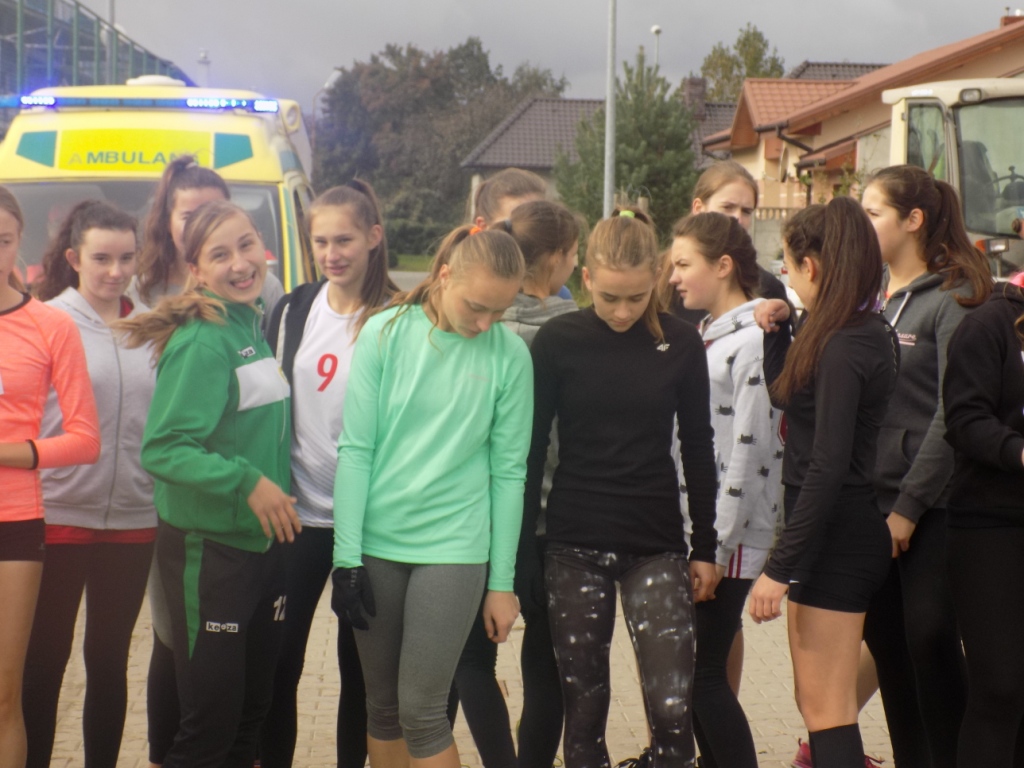 Klasa IVb na basenie z wychowawc�