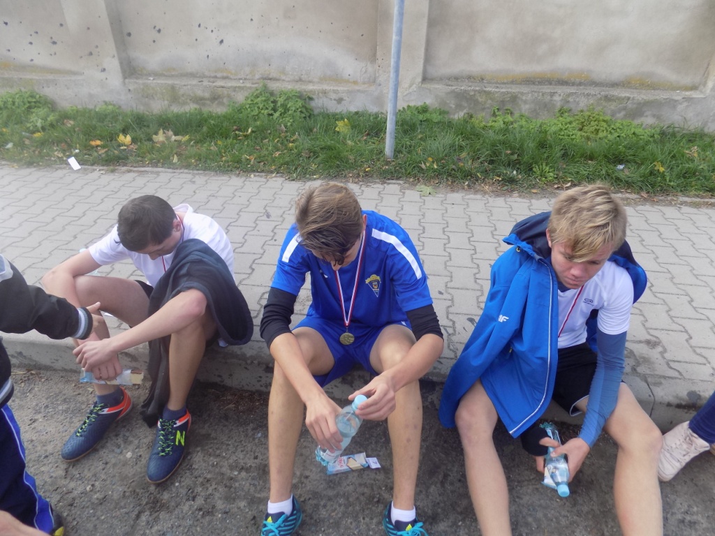 Klasa IVb na basenie z wychowawc�