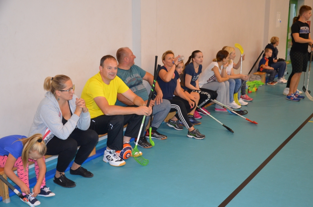 Sportowe spotkanie uczni�w klasy IVb i ich rodzic�w
