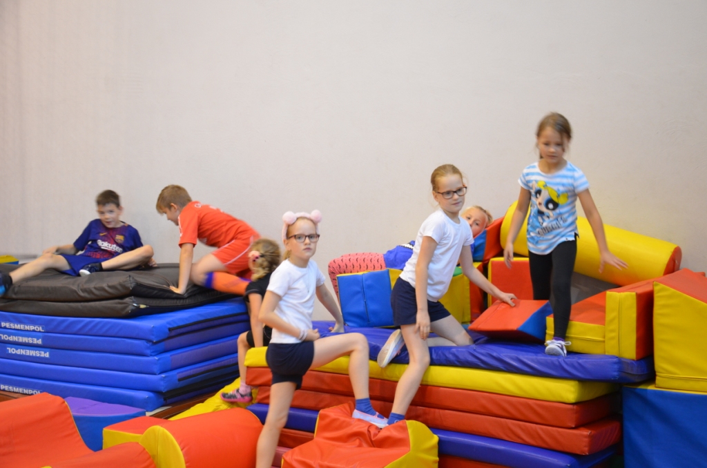 Sportowe spotkanie uczni�w klasy IVb i ich rodzic�w
