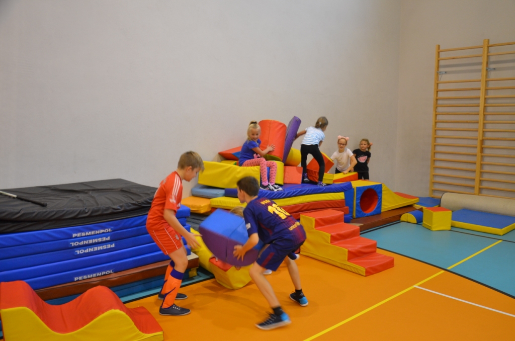 Sportowe spotkanie uczni�w klasy IVb i ich rodzic�w