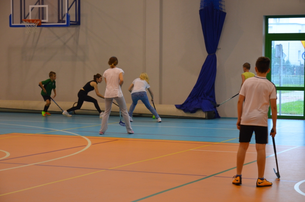 Sportowe spotkanie uczni�w klasy IVb i ich rodzic�w