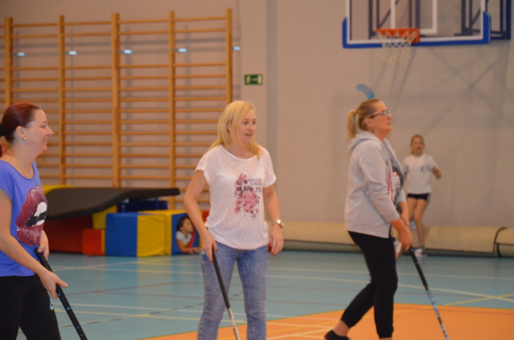 Sportowe spotkanie uczni�w klasy IVb i ich rodzic�w
