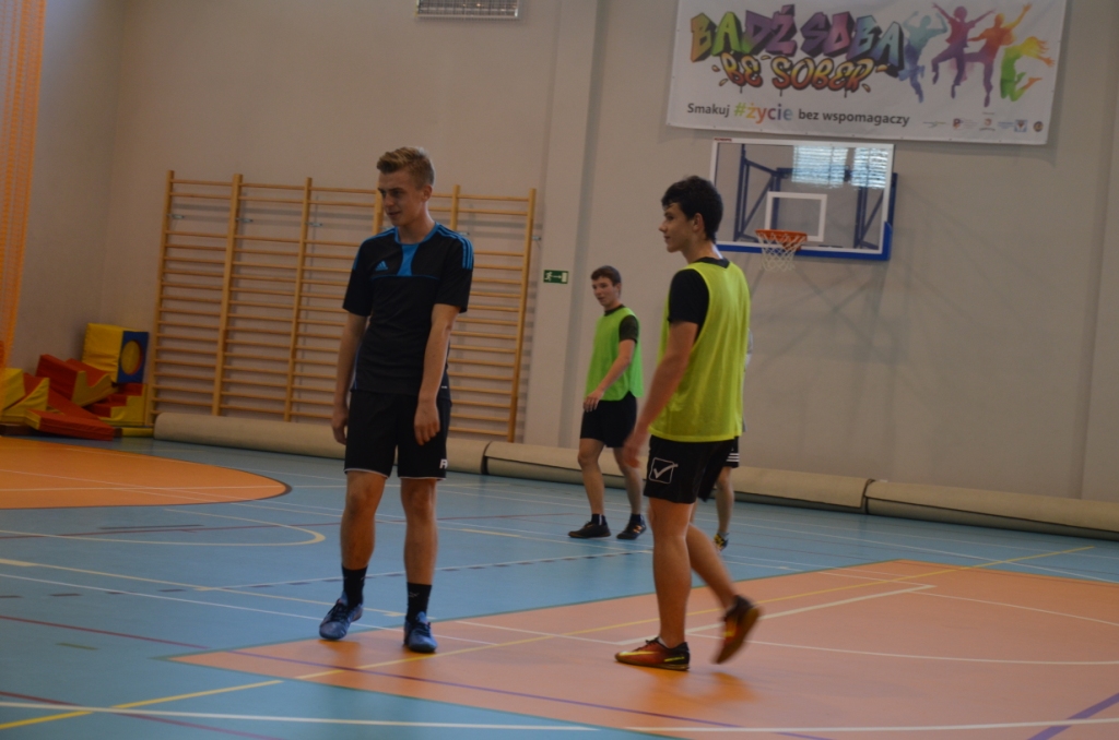 Sportowe spotkanie z absolwentami szko�y- wrzesie� 2017